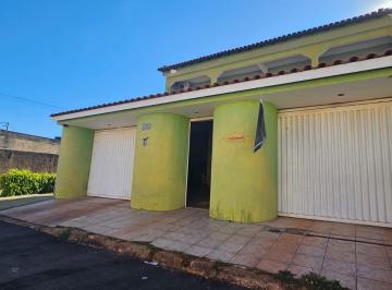 lxuohty2odzkmmmzodq2yzu3_md · Sobrado de Esquina - Com Casa Nos Fundos | Varanda
