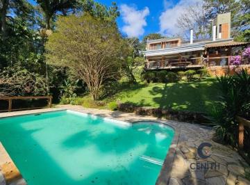 Casa · 1600m² · 5 Quartos · 6 Vagas · Casa em estilo Rústico com living integrado e muito lazer! 327 m²