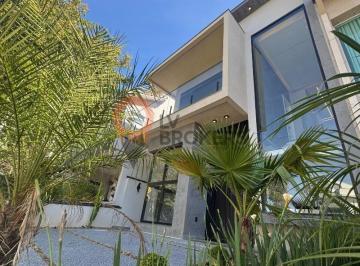 Casa à venda no Parque das Figueiras em Mogi das C · Casa à venda no Parque das Figueiras em Mogi das Cruzes com 3 suítes 172 m² 3 salas 4 banheiros 2 va