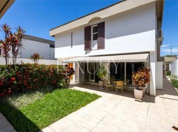 1 · Casa à Venda no Alto de Pinheiros - Rua Tranquila e Arborizada