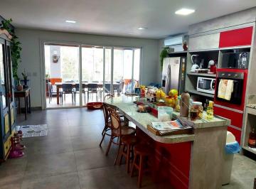 346644_in898o3C7Cn3762_34664461337c8ce8211.jpg · Casa Sobrado de Alto Padrão com 4 Quartos, 2 Suítes e Lazer Completo