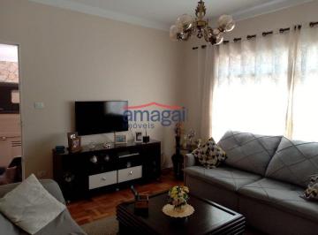 134128_i1vbV512hgat7T24n6_13412867ae34baa419e.jpg · Casa em Jacareí, no bairro Centro, à venda.