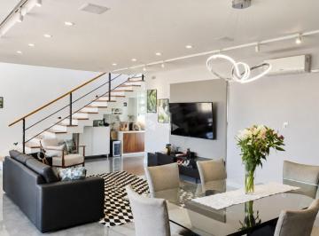 Casa · 246m² · 3 Quartos · 2 Vagas · Casa 3 dormitórios, sendo 3 suites, sala, cozinha mobiliada, área de serviço, garagem coberta para 2