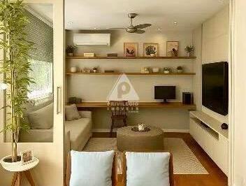 Apartamento · 100m² · 2 Quartos · Apartamento de 2 Quartos no Leblon: Reformado e Decorado em Rua Nobre