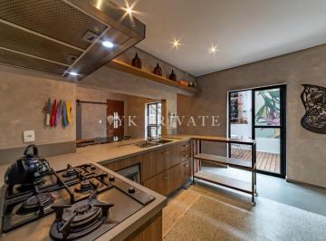 Casa · 220m² · 4 Quartos · 2 Vagas · Linda Casa moderna de 220m²; 4 Suítes; 1Banheiro social; Lavabo e 2 vagas de garagem.