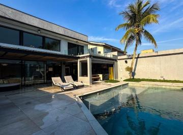 Casa · 293m² · 5 Quartos · 4 Vagas · Casa frente praça à venda Jardim Acapulco na praia de Pernambuco em Guarujá