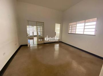 Casa · 467m² · 3 Quartos · 3 Vagas · Casa com 3 quartos sendo 1 suíte disponível para venda no bairro Lidice em Uberlândia-MG