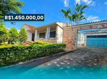 Casa · 440m² · 5 Quartos · 6 Vagas · Casa Padrão em Dores do Indaiá