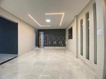 Casa · 150m² · 3 Quartos · 4 Vagas · Casa reformadíssima com 3 quartos sendo 1 suíte na Quadra 202 do Recanto das Emas
