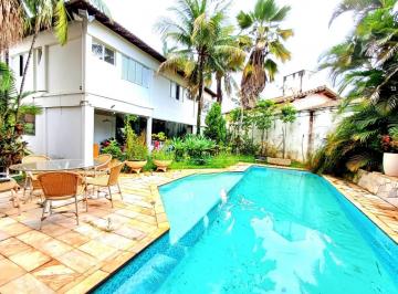 Casa · 900m² · 6 Quartos · 4 Vagas · Casa disponível para locação e venda no bairro Morada da Colina em Uberlândia MG