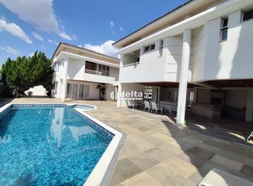 Casa · 850m² · 4 Quartos · 12 Vagas · Casa residencial com 4 suítes disponível para locação e venda no bairro Gávea em Uberlândia-MG