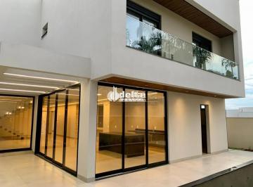 Casa · 367m² · 4 Quartos · 4 Vagas · Casa coom 4 quarto sendo suítedisponível para Locação no bairro Jardim Sul em Uberlândia-MG