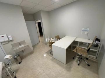 Comercial · 900m² · 4 Vagas · Prédio disponível para venda e locação no bairro Planalto em Uberlândia-MG