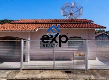 Casa · 230m² · 4 Quartos · 3 Vagas · ? Casa Ampla e Versátil em Piracaia-SP | 230 m² de Construção em Terreno de 300 m²