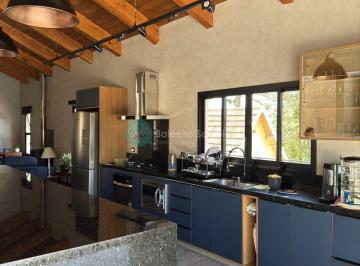Casa · 974m² · 2 Quartos · 3 Vagas · Casa a venda em Santo Antônio do Pinhal Moderna com Vista