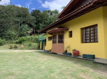 Casa · 2000m² · 3 Quartos · Um refúgio entre montanhas, onde a vida ganha novo sentido