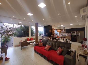 Casa · 224m² · 3 Quartos · 2 Vagas · Casa em Bela Vista