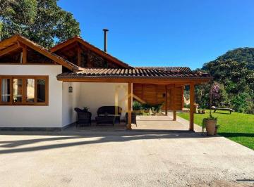 6cd994e655134bf7ff496274edcbf9a65d8ac306 · Casa Linear com 4 quartos e lazer privativo dentro de condomínio de Teresópolis