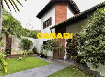 Casa · 400m² · 3 Quartos · 8 Vagas · Excelente Sobrado com 3 Dormitórios e Área Gourmet no Centro de São Bernardo do Campo