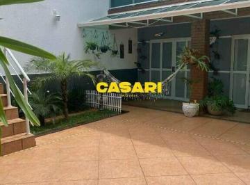 Casa · 264m² · 3 Quartos · 3 Vagas · Sobrado com Suíte Master, Edícula e Área Gourmet à Venda – Próximo à Av. Kennedy