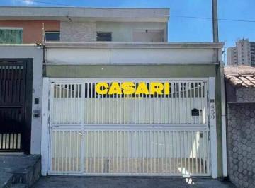Casa · 212m² · 3 Quartos · 4 Vagas · Sobrado com 3 suítes planejadas e área gourmet à venda perto do São Bernardo Plaza