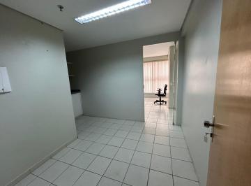 resZGQxNTY5ODctMGVjMC00YmU5LTg5MTktOGZlMWQxNzcxNDY0LmpwZw==6964e756909d56.32375351.jpg · Vendo excelente sala, 27m2, com divisória de vidro, Asa Sul, Setor de Autarquias Asa Sul - DF