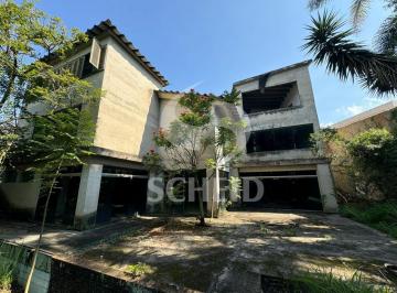 Casa · 784m² · 5 Quartos · 4 Vagas · Casa no Morumbi com 784m², 5 quartos e piscina