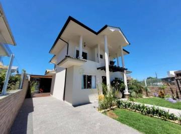 6affdd013381c2c582325005bf076c32f0b2033e · À venda | 200 m², Alto Padrão, 3 quartos, 3 vagas e área Gourmet - Campeche, em Florianópolis.