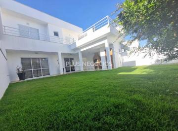 whatsapp-image-2025-06-02-at-16-29-01-11748895709232.jpeg · Casa à Venda Villa do Bosque 3 suítes 280 m² Conforto e Natureza