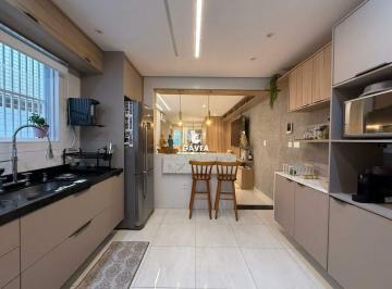 Casa · 140m² · 3 Quartos · 2 Vagas · Casa à venda no Marapé em Santos.
