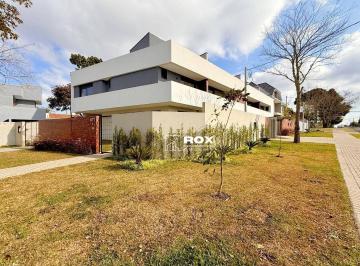 64007561cb66fe8f33c9b0108681adc105702224 · Sobrado com 3 quartos à venda por R$ 1.048.000 - Santa Felicidade - Curitiba/PR