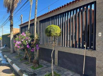 419c4e4cffde1a475d0b5f738a704adbcad9ccf5 · Casa térrea com piscina