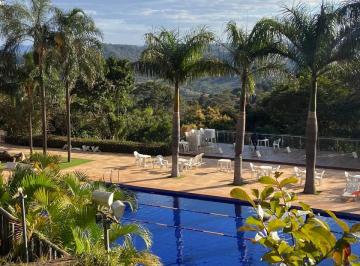 Casa de 1 quarto, Brumadinho · Chalé com espaço gourmet jardins e pomar cachoeira e clube de luxo