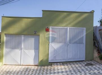 Casa · 156m² · 3 Quartos · 2 Vagas · Vendo casa com 03 quartos e duas garagens mais duas lojas. Oportunidade!