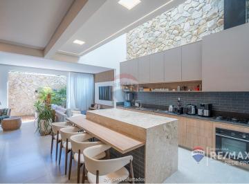Casa · 134m² · 3 Quartos · 2 Vagas · Casa Compacta e Moderna ao Lado do Colégio Porto Seguro – 3 Suítes e Muita Luz Natural!
