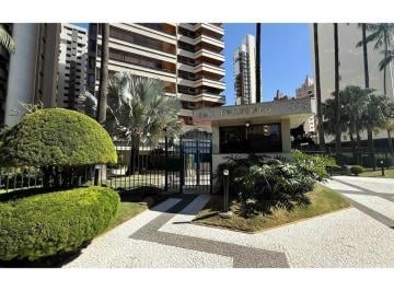 Apartamento · 415m² · 4 Quartos · 3 Vagas · RE/MAX Aluga Apartamento 1 por andar no Cambuí- 3 suítes- R$ 20.000,00