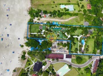 Casa · 1050m² · 8 Quartos · 9 Vagas · Imóvel Pé na Areia com Estrutura Completa – Exclusividade no Litoral Norte
