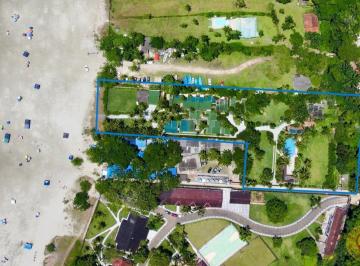 Casa · 1050m² · 8 Quartos · 9 Vagas · Imóvel Pé na Areia com Estrutura Completa – Exclusividade no Litoral Norte