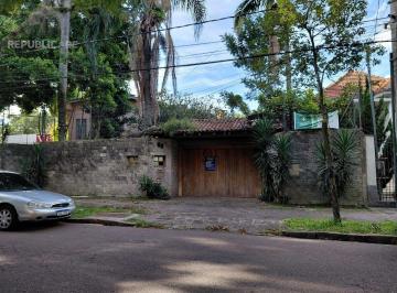 Casa · 350m² · 4 Quartos · 5 Vagas · Ampla casa com pátio Bairro Teresópolis