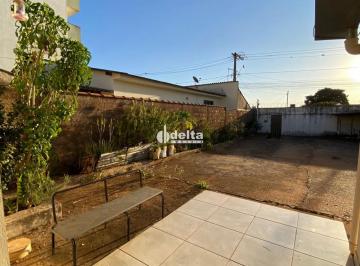 Casa · 360m² · 2 Quartos · 10 Vagas · Casa disponível para venda no bairro Segismundo Pereira em Uberlândia MG