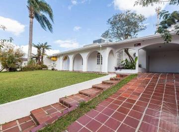 f628014302bc6773dd5a9a781717e173ece97bd3 · Casa com 3 dormitórios à venda, 320 m² por R$ 1.980.000  - Curitiba