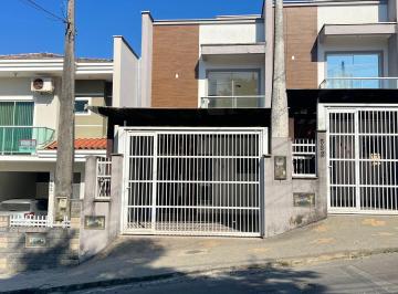 Casa · 103m² · 3 Quartos · 1 Vaga · Sobrado com 3 quartos no Petrópolis