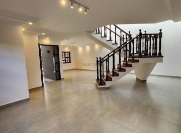 Casa · 300m² · 5 Quartos · 3 Vagas · Excelente sobrado à venda no Rodeio