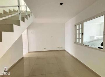 Casa · 112m² · 2 Quartos · 1 Vaga · Olha que oportunidade! Sobrado à venda com 112 m², 2 dormitórios, 2 banheiros na Vila Augusta, um do