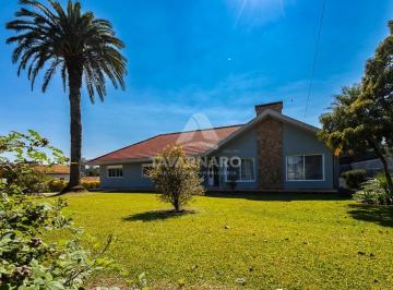 Casa · 2410m² · 5 Quartos · 2 Vagas · Casa encantadora em Carambeí!