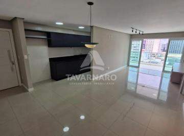 Ampla sala de estar com acesso a sacada · Apartamento com 03 quartos no Edifício Benevento no Centro