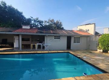 Casa · 242m² · 4 Quartos · 1 Vaga · Sobrado central
