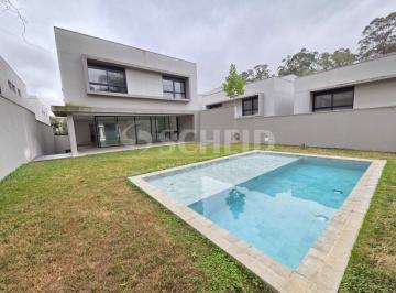 Casa · 500m² · 4 Quartos · 5 Vagas · Casa de condomínio em rua fechada pronta para morar !