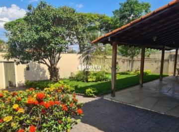 Casa · 1000m² · 3 Quartos · 4 Vagas · Casa disponível para venda no bairro Cidade Jardim em Uberlândia-MG