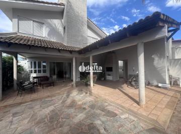 Casa · 384m² · 4 Quartos · 4 Vagas · Casa disponível para venda no bairro Jardim Karaíba em Uberlândia MG